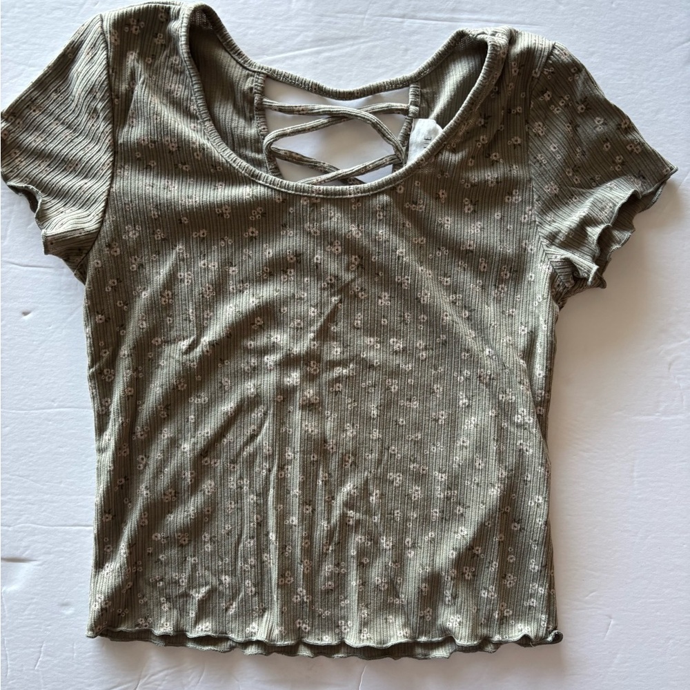 Pinque women’s cropped tee size small cream